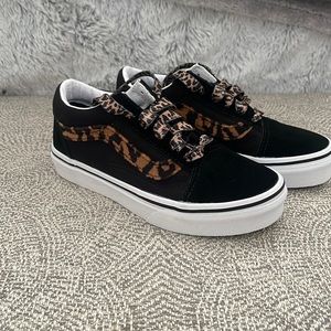 Leopard fur black vans 11.5